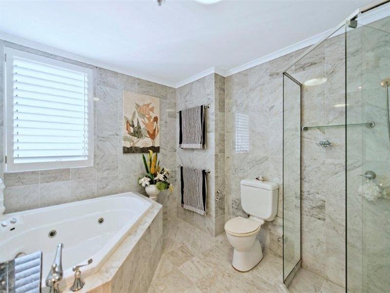 11 Hughes Avenue, Main Beach QLD 4217