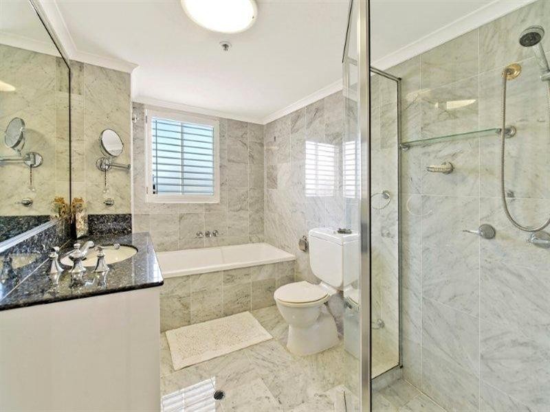 11 Hughes Avenue, Main Beach QLD 4217