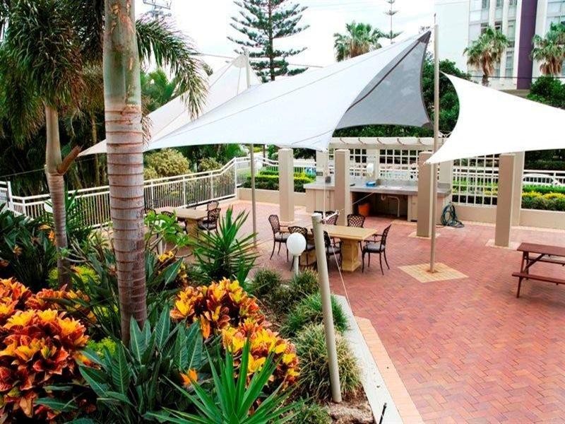 11 Hughes Avenue, Main Beach QLD 4217