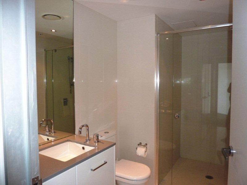 9 Ferny Avenue, Surfers Paradise QLD 4217