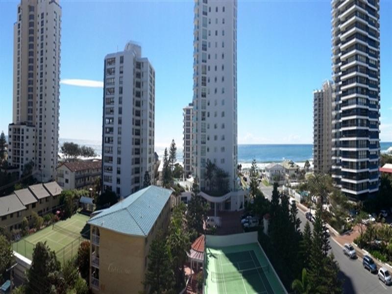 52 Pacific Street, Main Beach QLD 4217