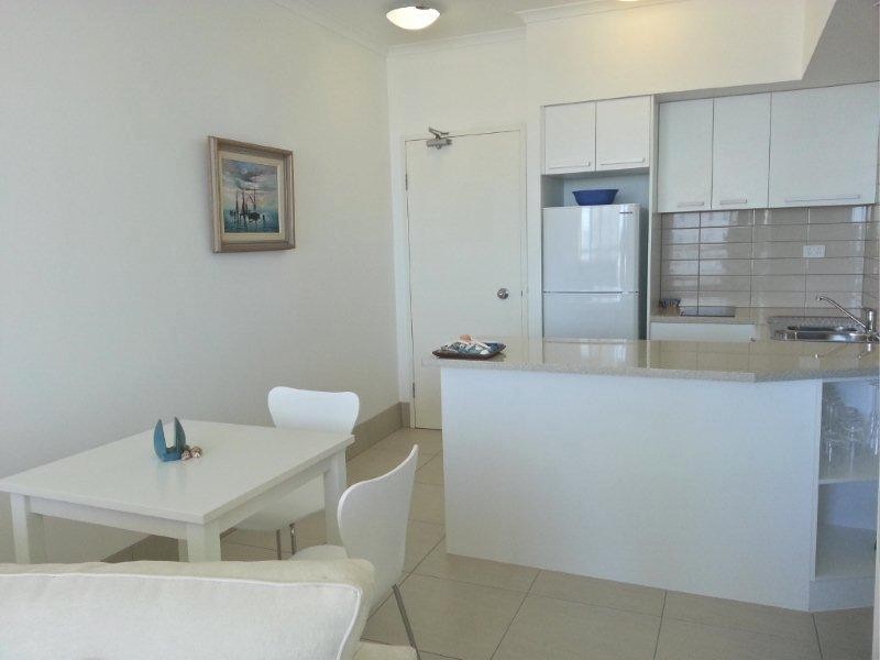 52 Pacific Street, Main Beach QLD 4217