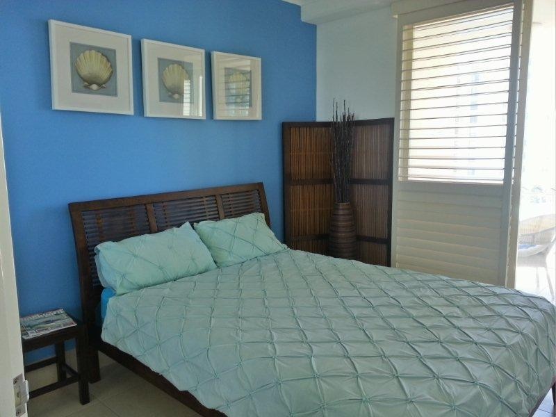 52 Pacific Street, Main Beach QLD 4217