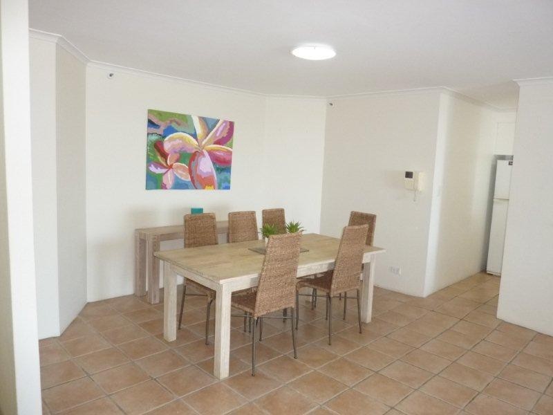 11 Hughes Avenue, Main Beach QLD 4217