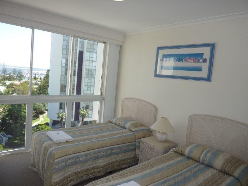 11 Hughes Avenue, Main Beach QLD 4217