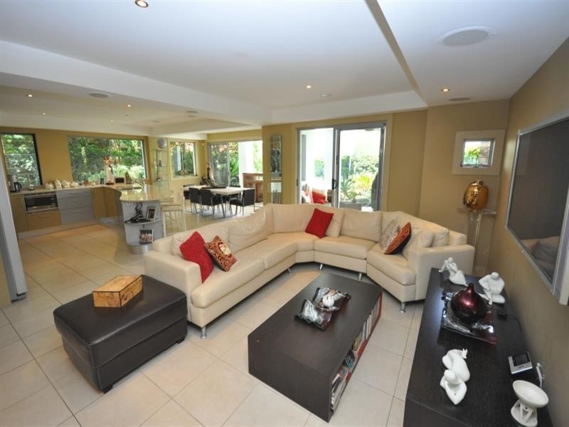 40 Cronin Avenue, Main Beach QLD 4217