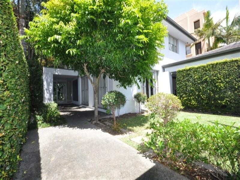 40 Cronin Avenue, Main Beach QLD 4217