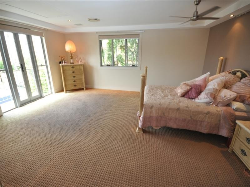 40 Cronin Avenue, Main Beach QLD 4217