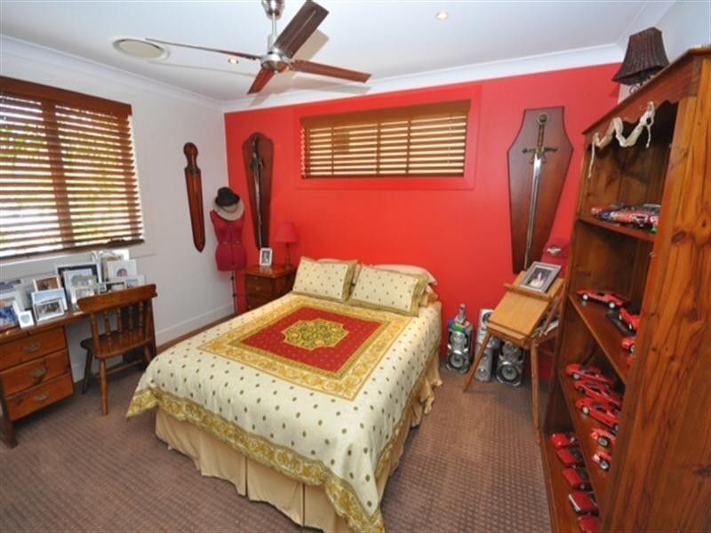 40 Cronin Avenue, Main Beach QLD 4217