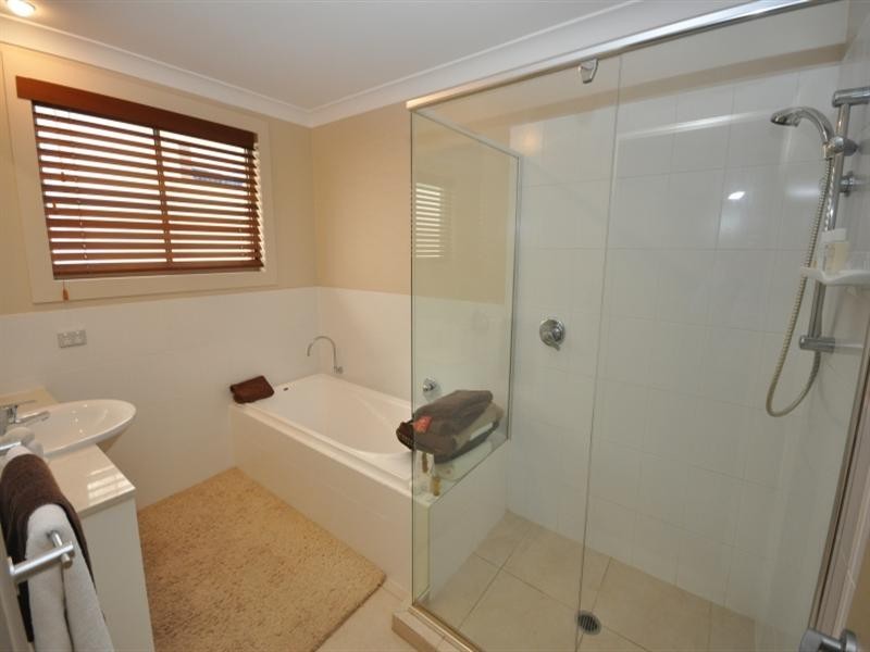 40 Cronin Avenue, Main Beach QLD 4217