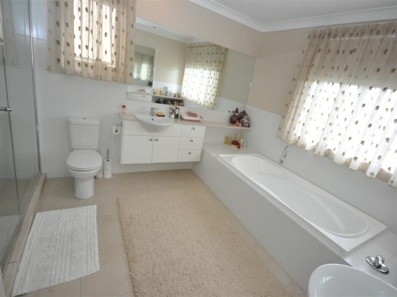 40 Cronin Avenue, Main Beach QLD 4217