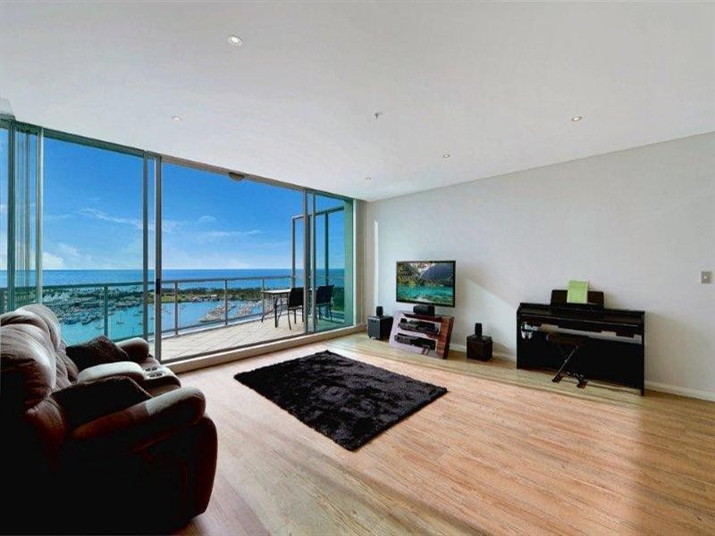 1 Como Crescent, Southport QLD 4215