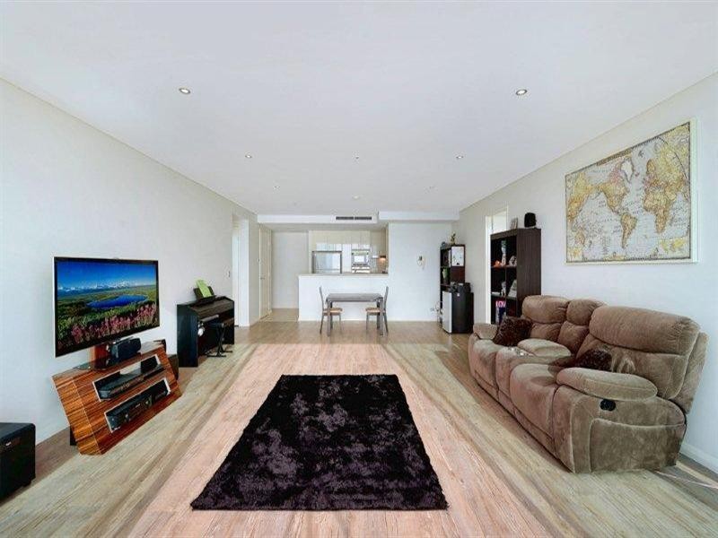 1 Como Crescent, Southport QLD 4215