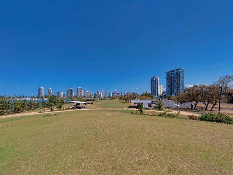 1 Como Crescent, Southport QLD 4215