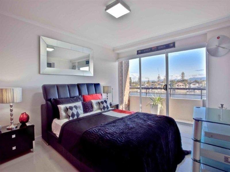 1 Peninsular Drive, Surfers Paradise QLD 4217