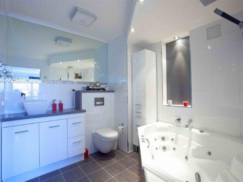 1 Peninsular Drive, Surfers Paradise QLD 4217