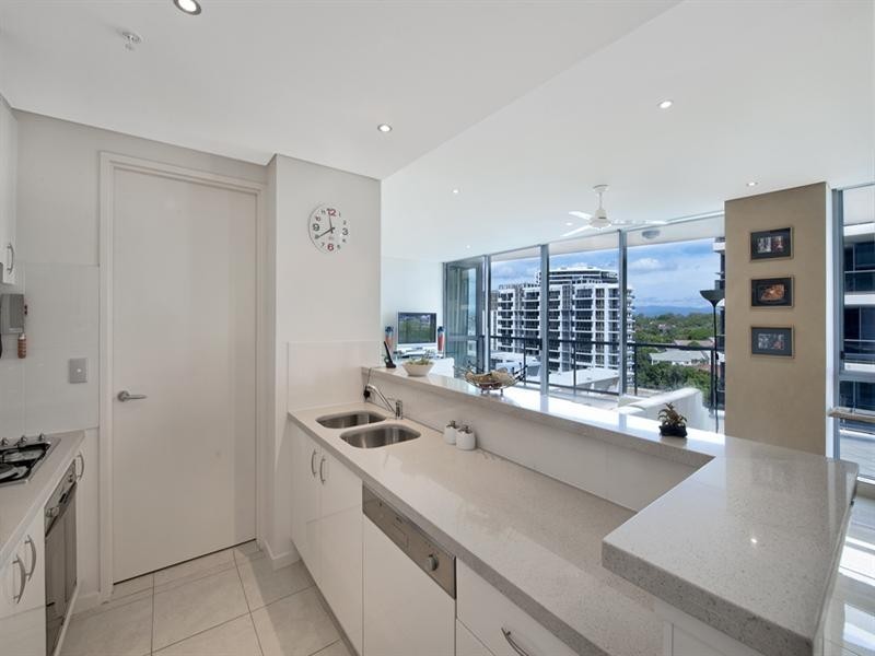 1 Como Crescent, Southport QLD 4215