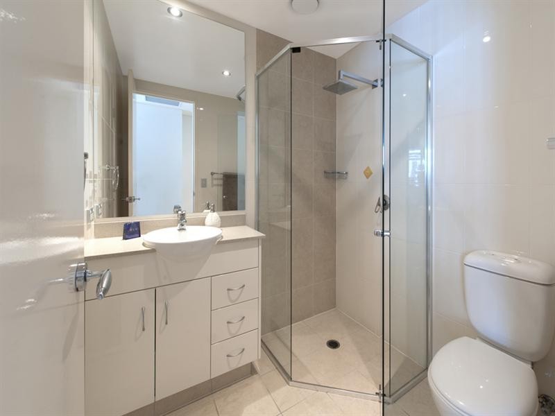 1 Como Crescent, Southport QLD 4215