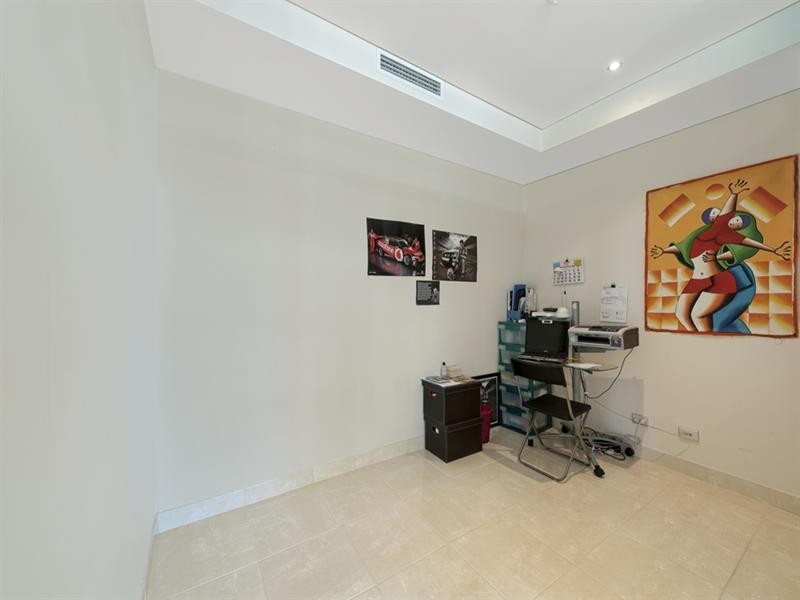 1 Como Crescent, Southport QLD 4215