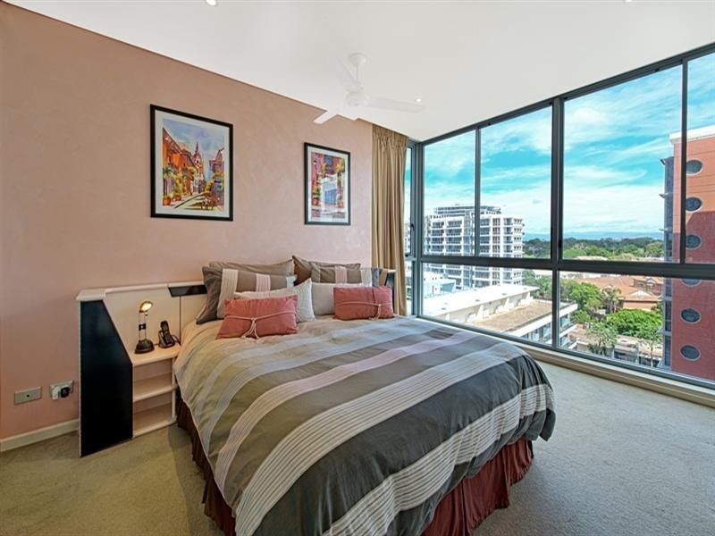 1 Como Crescent, Southport QLD 4215