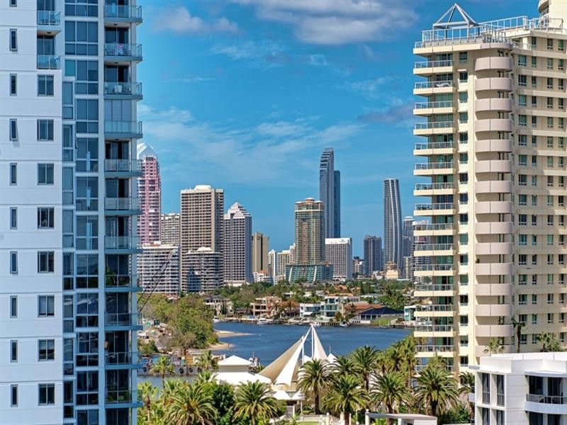 1 Como Crescent, Southport QLD 4215