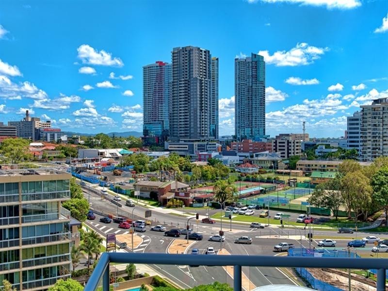 1 Como Crescent, Southport QLD 4215