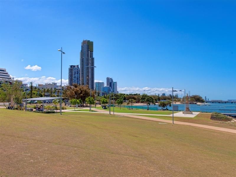 1 Como Crescent, Southport QLD 4215