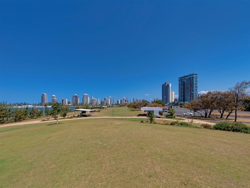 1 Como Crescent, Southport QLD 4215