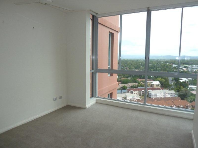 1 Como Crescent, Southport QLD 4215