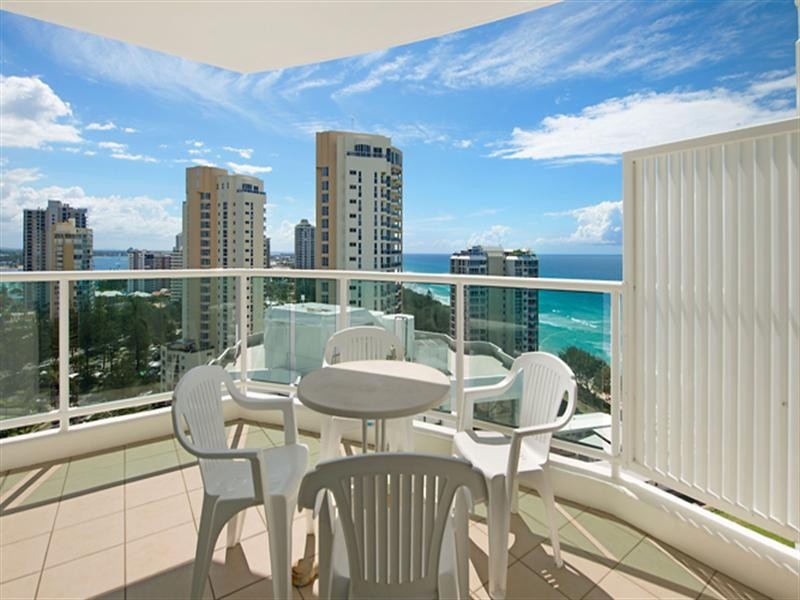 5 Woodroffe Avenue, Main Beach QLD 4217