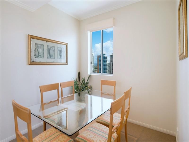 5 Woodroffe Avenue, Main Beach QLD 4217