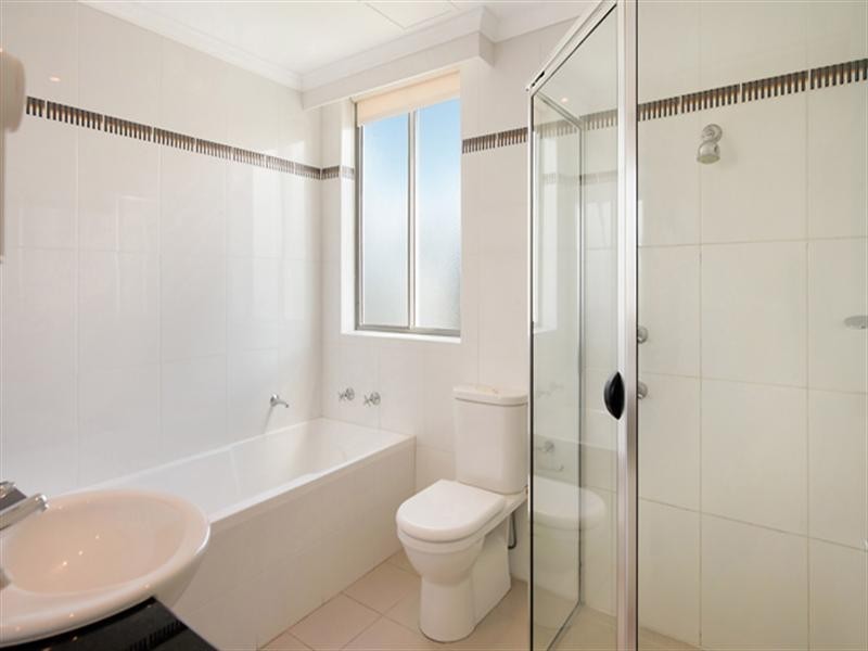 5 Woodroffe Avenue, Main Beach QLD 4217