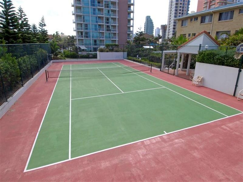 5 Woodroffe Avenue, Main Beach QLD 4217