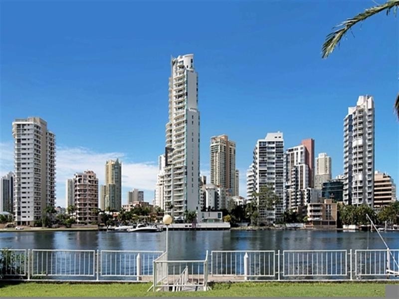 39 Stanhill Drive, Chevron Island QLD 4217