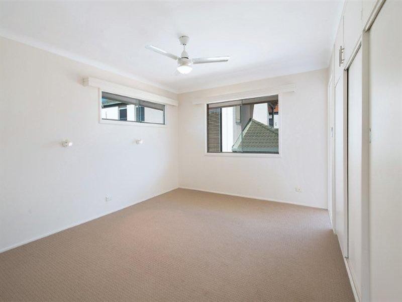 39 Stanhill Drive, Chevron Island QLD 4217