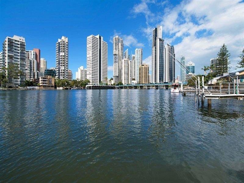 39 Stanhill Drive, Chevron Island QLD 4217