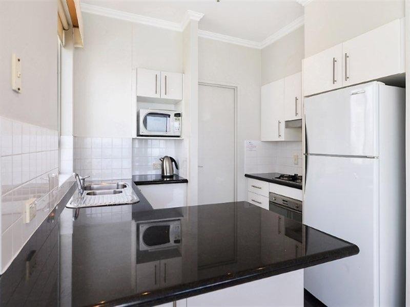 5 Woodroffe Avenue, Main Beach QLD 4217