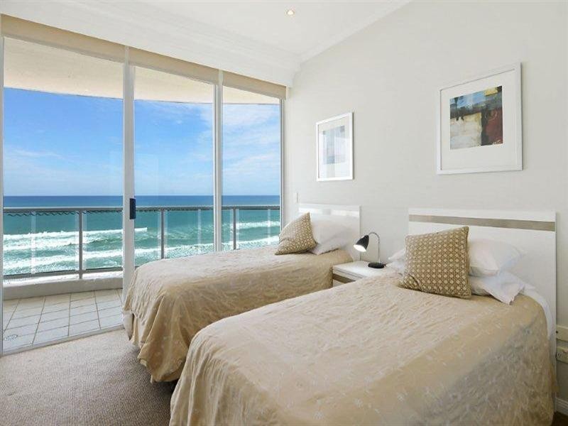 5 Woodroffe Avenue, Main Beach QLD 4217