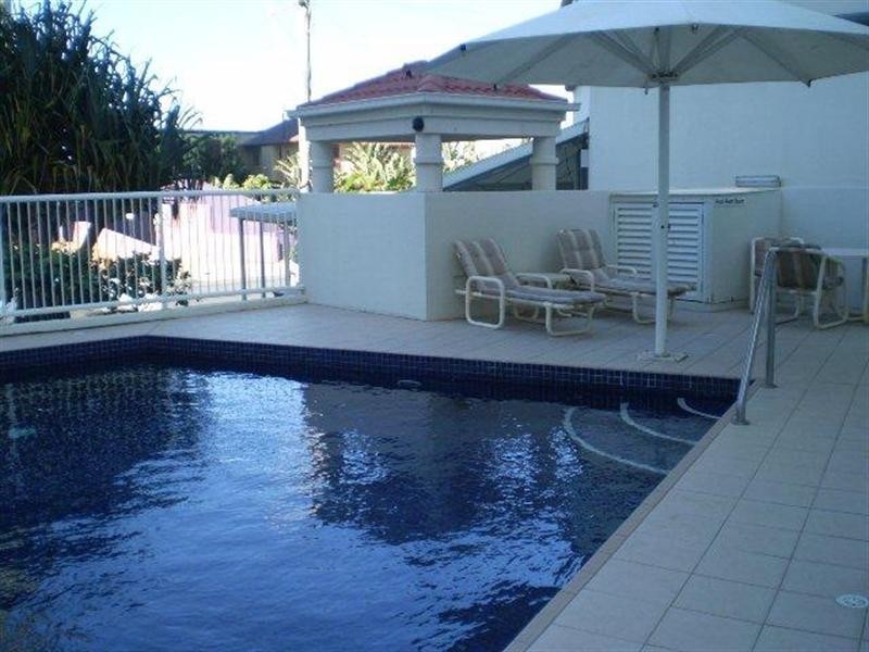 5 Woodroffe Avenue, Main Beach QLD 4217