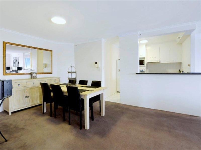 11 Hughes Avenue, Main Beach QLD 4217