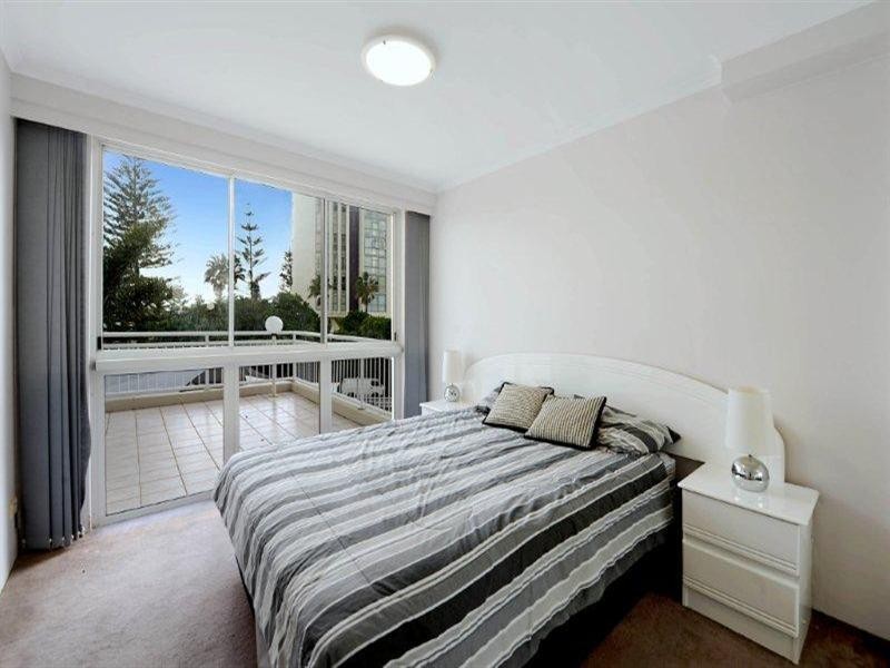 11 Hughes Avenue, Main Beach QLD 4217