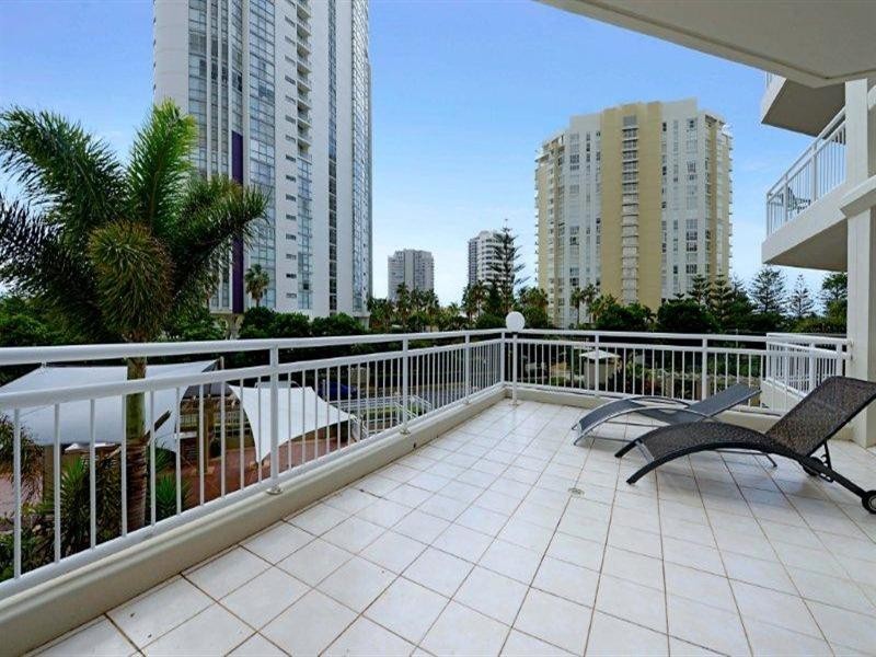 11 Hughes Avenue, Main Beach QLD 4217