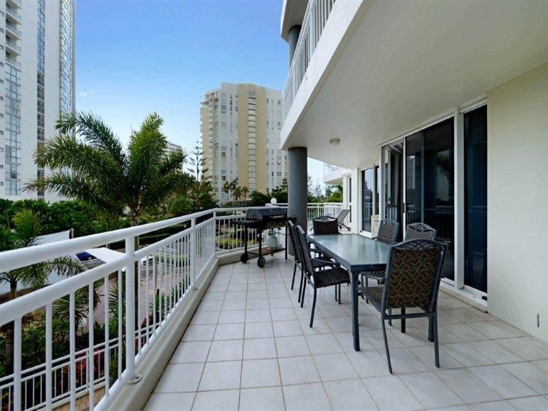 11 Hughes Avenue, Main Beach QLD 4217