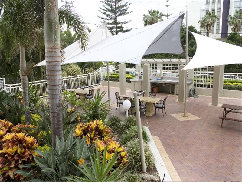 11 Hughes Avenue, Main Beach QLD 4217