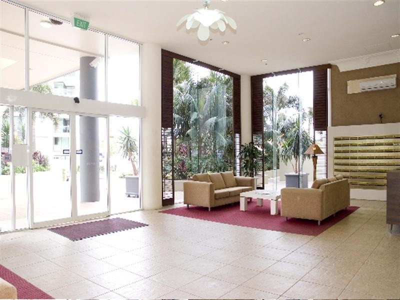 11 Hughes Avenue, Main Beach QLD 4217