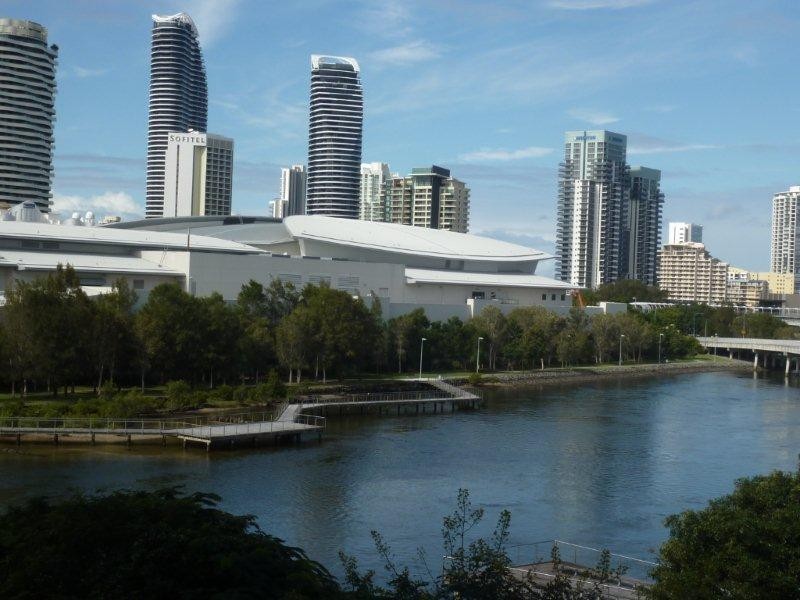 33 T.E Peters Drive, Broadbeach Waters QLD 4218