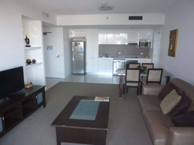 33 T.E Peters Drive, Broadbeach Waters QLD 4218