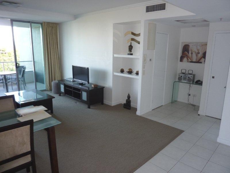 33 T.E Peters Drive, Broadbeach Waters QLD 4218