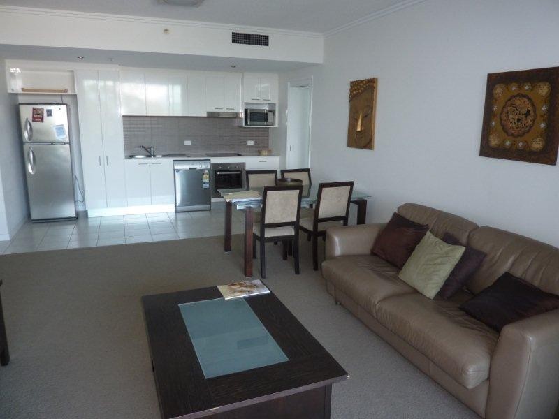 33 T.E Peters Drive, Broadbeach Waters QLD 4218
