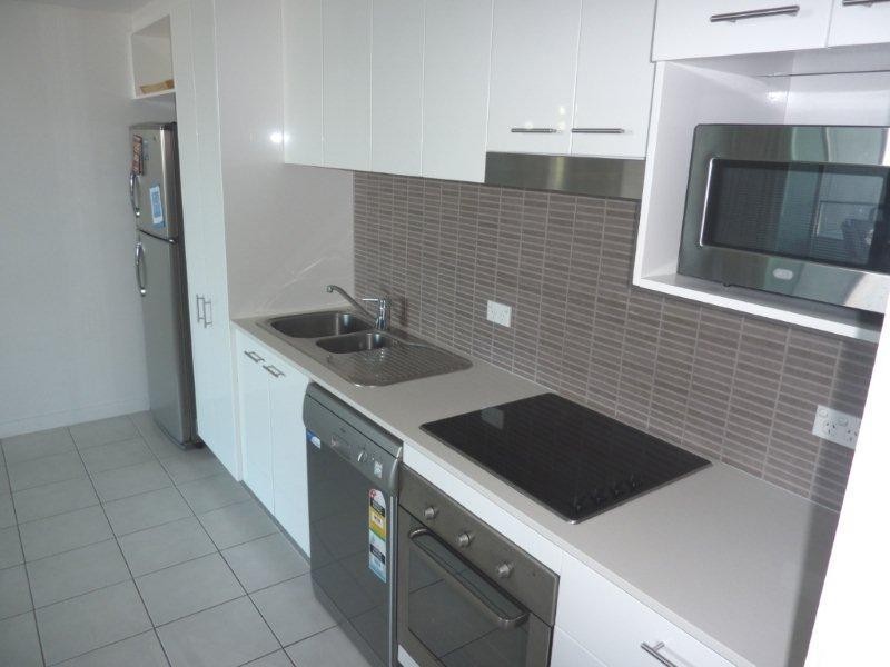 33 T.E Peters Drive, Broadbeach Waters QLD 4218